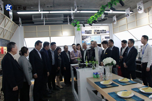 參觀藍(lán)炬星展廳