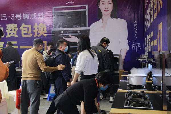 藍炬星集成灶以高品質(zhì)產(chǎn)品及服務(wù)俘獲眾多消費者之心