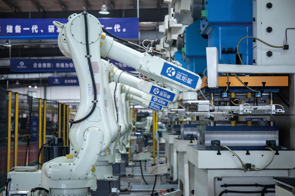 藍(lán)炬星集成灶智能生產(chǎn)車間