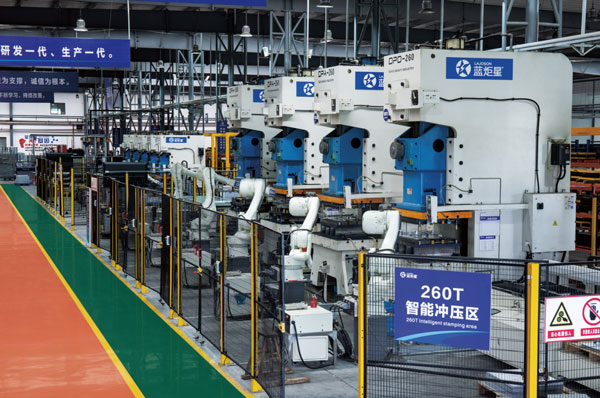 藍(lán)炬星集成灶智能生產(chǎn)車間