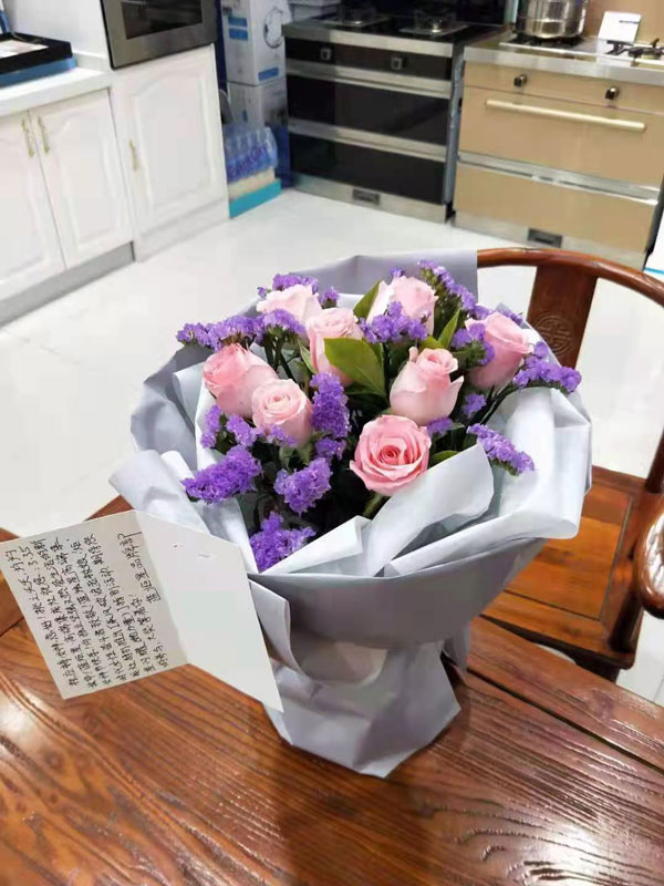 藍(lán)炬星總經(jīng)辦為各個(gè)部門在崗女職工送上暖心福利