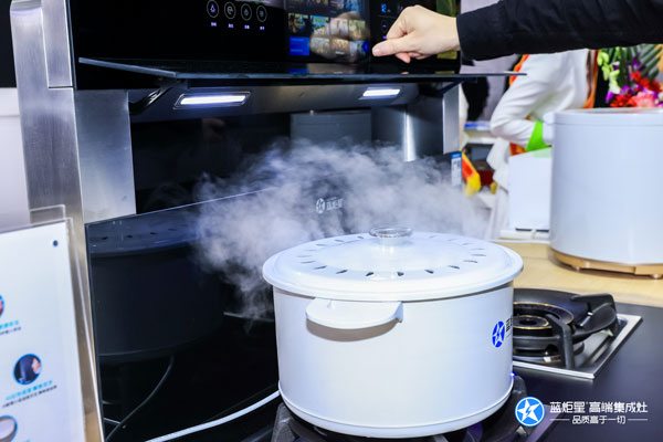 藍(lán)炬星&周迅&middot;R6集成灶強(qiáng)勁的吸煙效果