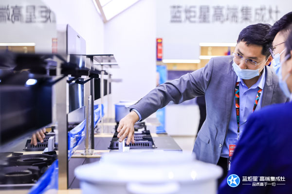 展會(huì)現(xiàn)場(chǎng)講解